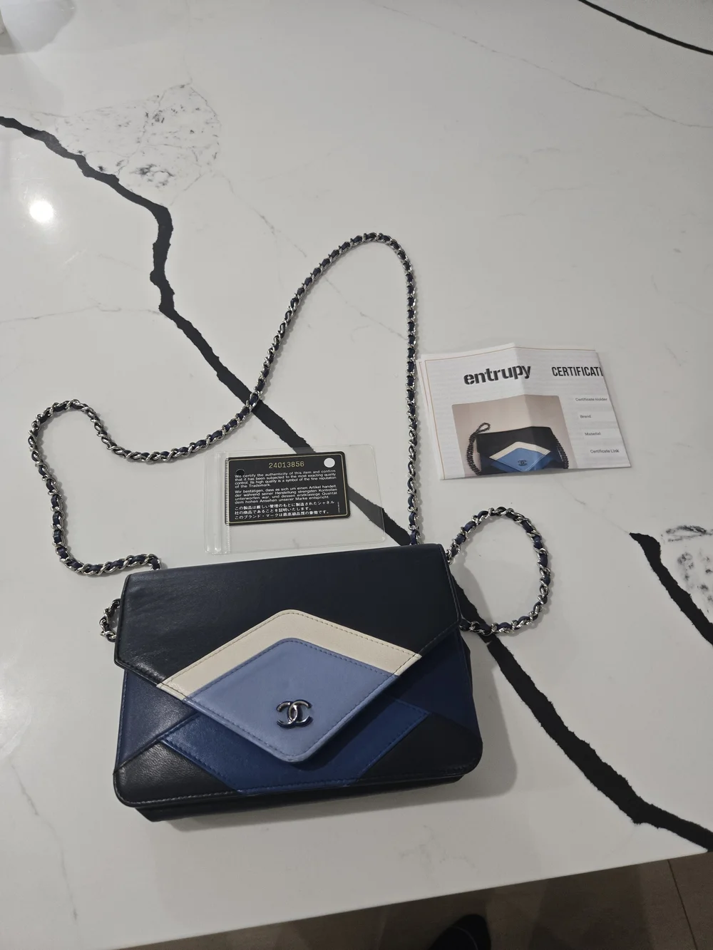 Rare Authentic Chanel Colorblock Leather Chain Shoulder Bag in Navy & Blue - Picture 8 of 10